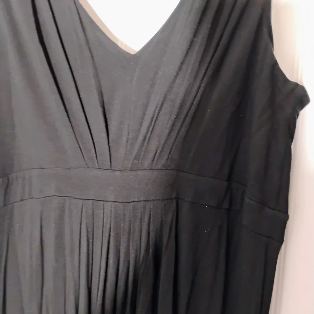 Elegant‎ Black Sleeveless Dress